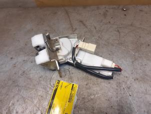 Gebruikte Slotmechaniek Achterklep Suzuki Vitara (LY/MY) 1.6 16V DDiS AllGrip Prijs € 39,99 Margeregeling aangeboden door Yellow Parts