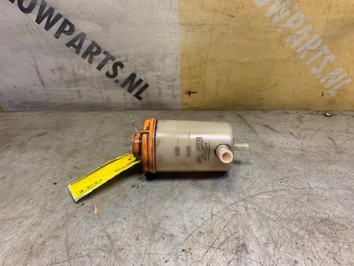 Gebruikte Servo Oliereservoir Suzuki Grand Vitara I (FT/GT/HT) 2.0 16V Prijs € 19,99 Margeregeling aangeboden door Yellow Parts