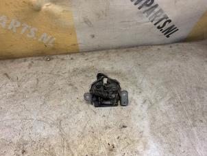 Gebruikte Motorkap Slotmechaniek Suzuki Celerio (LF) 1.0 12V Prijs € 29,99 Margeregeling aangeboden door Yellow Parts