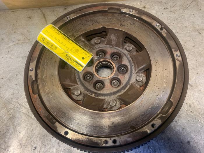 Gebruikte Vliegwiel dubbele massa Suzuki Grand Vitara II (JT) 1.9 DDiS Prijs € 189,00 Margeregeling aangeboden door Yellow Parts