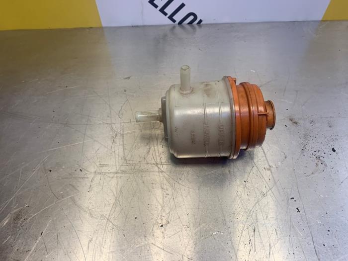 Gebruikte Servo Oliereservoir Suzuki Grand Vitara II (JT) 2.4 16V Prijs € 29,99 Margeregeling aangeboden door Yellow Parts