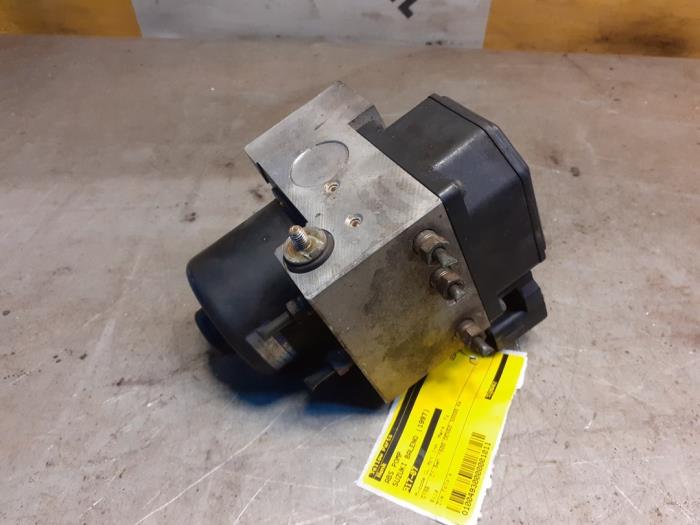 Gebruikte ABS Pomp Suzuki Baleno (GC/GD) 1.6 16V Prijs € 49,00 Margeregeling aangeboden door Yellow Parts