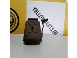Gebruikte Motorrubber Suzuki Vitara (ET/FT/TA) 1.6 Prijs € 20,00 Margeregeling aangeboden door Yellow Parts