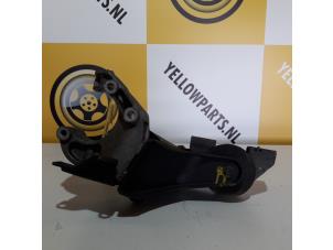 Gebruikte Motorsteun Suzuki Alto (RF410) 1.1 16V Prijs € 20,00 Margeregeling aangeboden door Yellow Parts