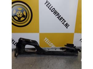 Gebruikte Radiateurbalk Suzuki Jimny Hardtop 1.3i 16V 4x4 Prijs € 29,00 Margeregeling aangeboden door Yellow Parts