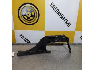 Gebruikte Radiateurbalk Suzuki Jimny Hardtop 1.3i 16V 4x4 Prijs € 29,00 Margeregeling aangeboden door Yellow Parts