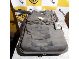 Gebruikte Tank Suzuki Baleno (GC/GD) 1.6 16V Prijs € 40,00 Margeregeling aangeboden door Yellow Parts