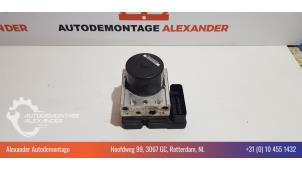 Gebruikte ABS Pomp Renault Twingo II (CN) 1.2 16V Prijs € 14,99 Margeregeling aangeboden door Alexander Autodemontage
