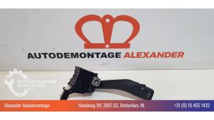 Gebruikte Ruitenwis Schakelaar Volkswagen Caddy Combi III (2KB,2KJ) 1.9 TDI Prijs € 20,00 Margeregeling aangeboden door Alexander Autodemontage