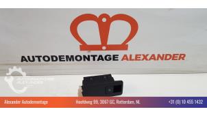 Gebruikte Ruit schakelaar elektrisch Opel Insignia Sports Tourer 2.0 CDTI 16V 130 ecoFLEX Prijs € 15,00 Margeregeling aangeboden door Alexander Autodemontage