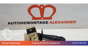Gebruikte Ruitenwis Schakelaar Renault Clio II (BB/CB) 1.4 16V Prijs € 20,00 Margeregeling aangeboden door Alexander Autodemontage
