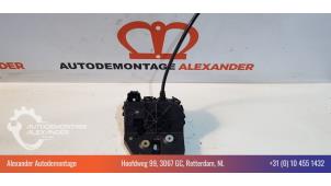 Gebruikte Achterklep Slotmechaniek Ford Mondeo III Wagon 2.0 TDdi 16V Prijs € 30,00 Margeregeling aangeboden door Alexander Autodemontage