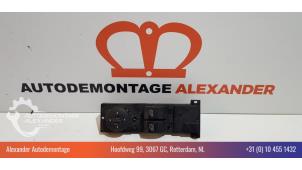 Gebruikte Raam schakelaar elektrisch Ford Focus 2 1.6 16V Prijs € 25,00 Margeregeling aangeboden door Alexander Autodemontage