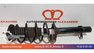 Gebruikte Schokdemper links-voor Toyota Aygo (B40) 1.0 12V VVT-i Prijs € 50,00 Margeregeling aangeboden door Alexander Autodemontage