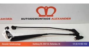 Gebruikte Ruitenwisserarm voor Toyota Aygo (B10) 1.0 12V VVT-i Prijs € 15,00 Margeregeling aangeboden door Alexander Autodemontage