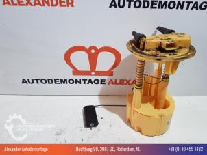Gebruikte Tank element Pomp Renault Clio III (BR/CR) 1.5 dCi 70 Prijs € 40,00 Margeregeling aangeboden door Alexander Autodemontage