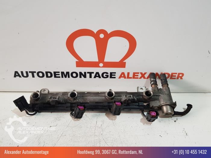 Gebruikte Common rail (Injectie) Volkswagen Golf IV (1J1) 1.4 16V Prijs € 30,00 Margeregeling aangeboden door Alexander Autodemontage