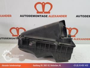 Gebruikte Luchtfilterhuis Volkswagen Passat (3B3) 1.8 Turbo 20V Prijs € 40,00 Margeregeling aangeboden door Alexander Autodemontage