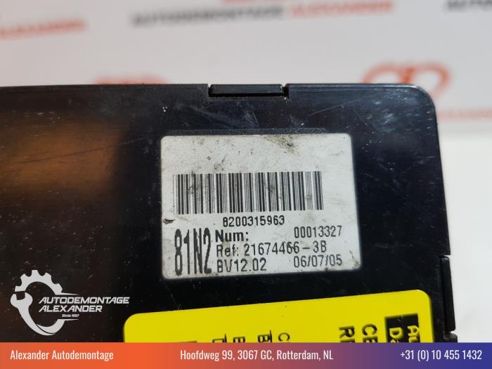 Centrale Deurvergrendelings Module van een Renault Espace (JK) 3.0 dCi V6 24V 2005