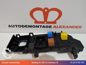 Gebruikte Zekeringkast Opel Signum (F48) 2.2 DGI 16V Prijs € 34,99 Margeregeling aangeboden door Alexander Autodemontage