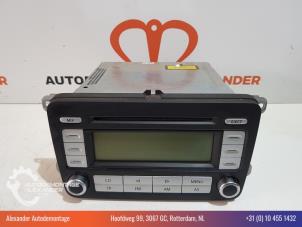 Gebruikte Radio CD Speler Volkswagen Passat (3C2) 1.9 TDI Prijs € 75,00 Margeregeling aangeboden door Alexander Autodemontage