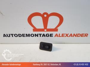Gebruikte Raam schakelaar elektrisch Opel Meriva Mk.I 1.4 16V Twin Port Prijs € 10,00 Margeregeling aangeboden door Alexander Autodemontage