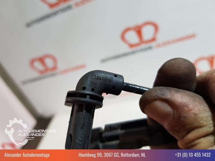 ABS Sensor van een Opel Insignia 2.0 CDTI 16V 130 Ecotec 2010