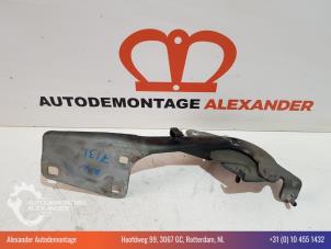Gebruikte Motorkap Scharnier Renault Megane III Grandtour (KZ) 1.5 dCi 110 Prijs € 25,00 Margeregeling aangeboden door Alexander Autodemontage