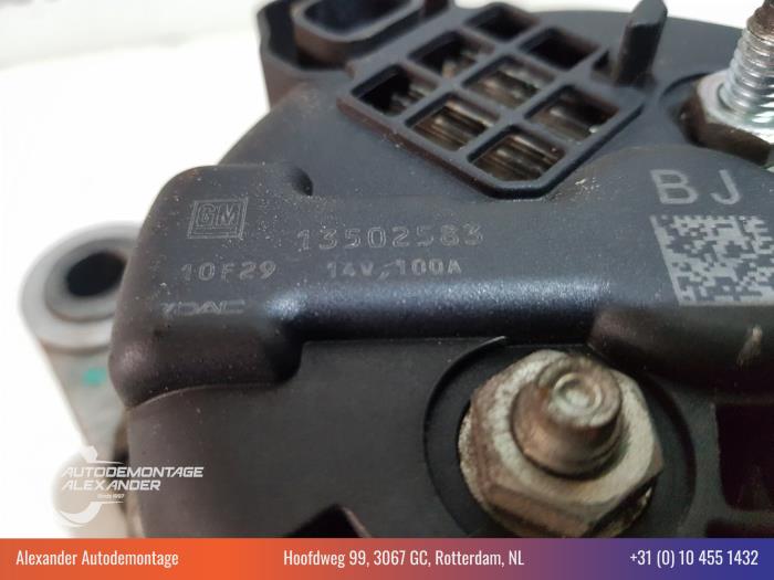 Dynamo van een Opel Insignia Sports Tourer 2.0 CDTI 16V 130 ecoFLEX 2010