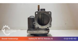 Gebruikte Gasklephuis Renault Clio III (BR/CR) 1.6 16V Prijs € 50,00 Margeregeling aangeboden door Alexander Autodemontage