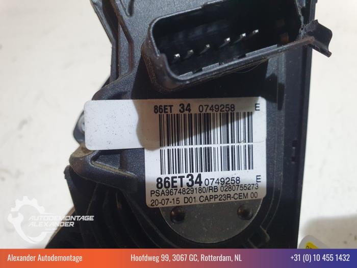 Gaspedaal van een Peugeot 308 SW (L4/L9/LC/LJ/LR) 1.6 BlueHDi 115 2015