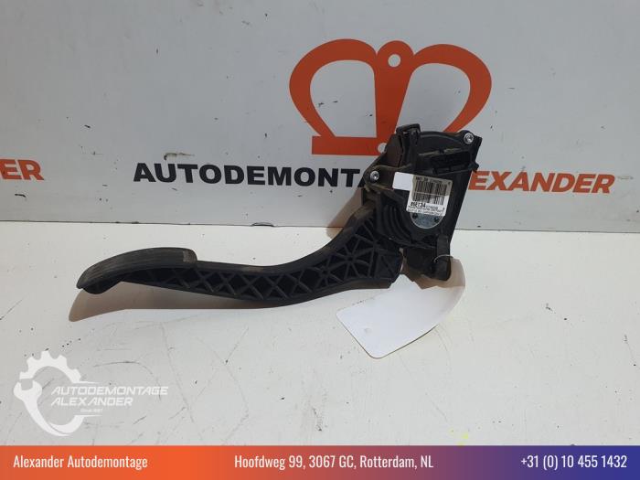 Gaspedaal van een Peugeot 308 SW (L4/L9/LC/LJ/LR) 1.6 BlueHDi 115 2015