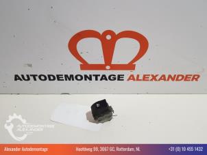 Gebruikte Raam schakelaar elektrisch Renault Modus/Grand Modus (JP) 1.6 16V Prijs € 10,00 Margeregeling aangeboden door Alexander Autodemontage