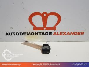 Gebruikte Raam schakelaar elektrisch Renault Scénic II (JM) 1.6 16V Prijs € 21,00 Margeregeling aangeboden door Alexander Autodemontage