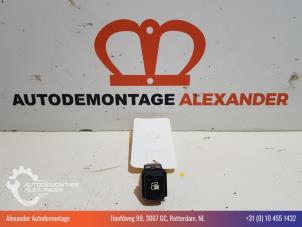 Gebruikte Schakelaar Tankklep Citroen C4 Picasso (UD/UE/UF) 1.6 HDi 16V 110 Prijs op aanvraag aangeboden door Alexander Autodemontage