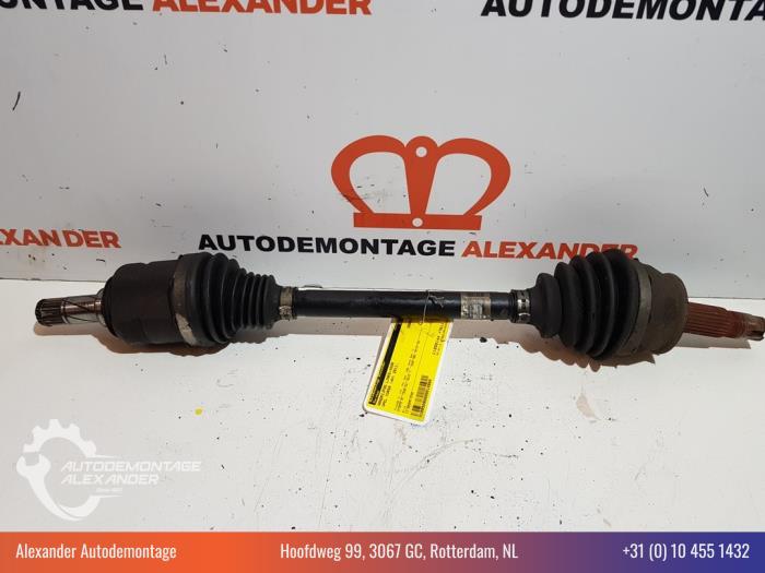 Gebruikte Aandrijfas links-voor Opel Corsa D 1.3 CDTi 16V ecoFLEX Prijs € 15,00 Margeregeling aangeboden door Alexander Autodemontage