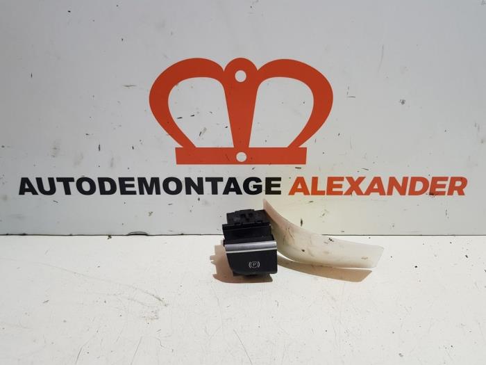 Gebruikte Handrem schakelaar Audi A3 Sportback (8VA/8VF) 1.4 16V g-tron Prijs € 20,00 Margeregeling aangeboden door Alexander Autodemontage