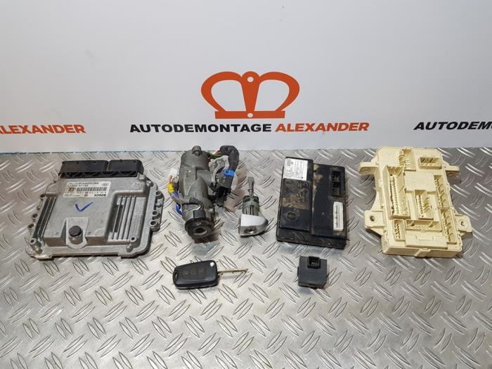 Gebruikte Kontaktslot + computer Kia Cee'd Sporty Wagon (EDF) 1.4 16V Prijs op aanvraag aangeboden door Alexander Autodemontage