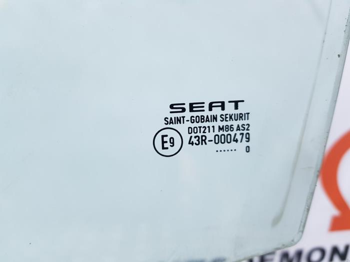 Portierruit 4Deurs links-voor van een Seat Ibiza IV (6J5) 1.4 TDI 2010