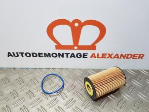 Gebruikte Oliefilter Opel Corsa C (F08/68) 1.2 16V Twin Port Prijs op aanvraag aangeboden door Alexander Autodemontage