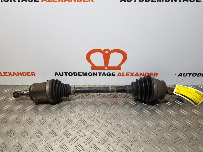 Gebruikte Aandrijfas links-voor Opel Corsa D 1.3 CDTi 16V ecoFLEX Prijs op aanvraag aangeboden door Alexander Autodemontage
