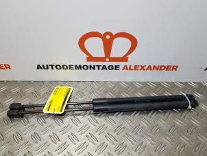 Gebruikte Set Gasdempers Achterklep Volkswagen Golf Plus (5M1/1KP) 1.6 TDI 16V 90 Prijs op aanvraag aangeboden door Alexander Autodemontage