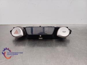 Gebruikte Paniekverlichtings Schakelaar Hyundai i20 1.2i 16V Prijs € 9,99 Margeregeling aangeboden door Alexander Autodemontage