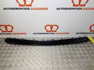 Gebruikte Bumperlijst midden-voor Mercedes E (W212) E-200 CGI 16V BlueEfficiency Prijs op aanvraag aangeboden door Alexander Autodemontage