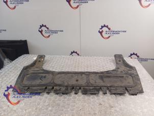 Gebruikte Beschermplaat bodem Skoda Fabia III (NJ3) 1.0 12V Prijs € 30,00 Margeregeling aangeboden door Alexander Autodemontage