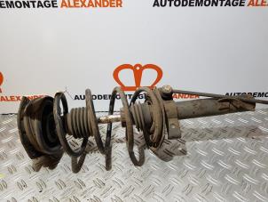 Gebruikte Schokdemper links-voor Renault Megane II (BM/CM) 1.5 dCi 100 Prijs op aanvraag aangeboden door Alexander Autodemontage
