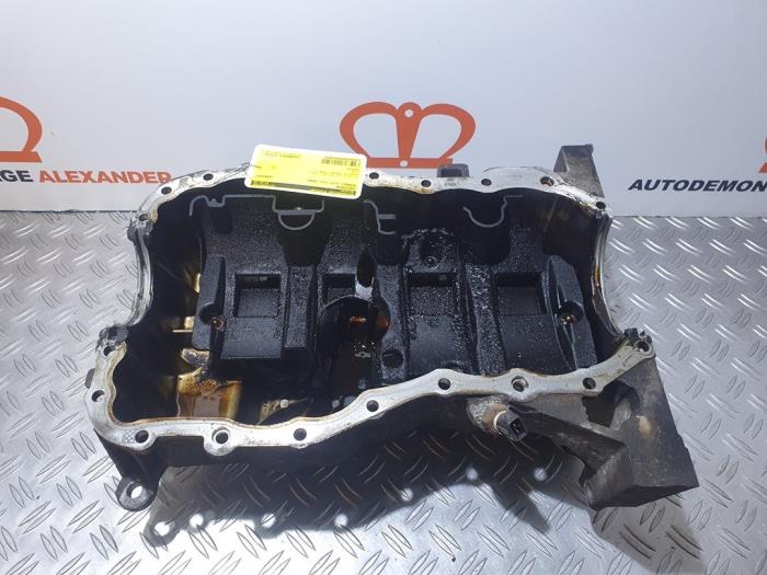 Gebruikte Carterpan Renault Clio III (BR/CR) 1.4 16V Prijs € 20,00 Margeregeling aangeboden door Alexander Autodemontage
