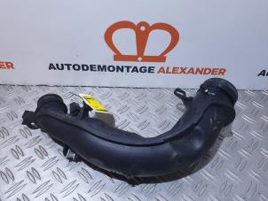 Gebruikte Turbo Pijp Peugeot 508 (8D) 2.0 Hybrid4 16V Prijs € 35,00 Margeregeling aangeboden door Alexander Autodemontage