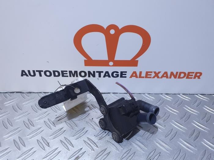 Gebruikte Waterpomp Volkswagen Caddy III (2KA,2KH,2CA,2CH) 1.6 TDI 16V Prijs € 60,00 Margeregeling aangeboden door Alexander Autodemontage