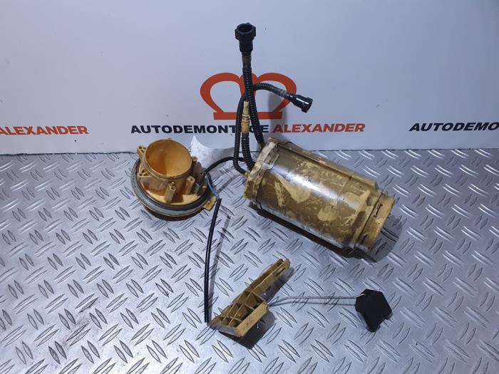Gebruikte Tank element Pomp Volkswagen Touareg (7LA/7L6) 5.0 TDI V10 Prijs € 55,00 Margeregeling aangeboden door Alexander Autodemontage